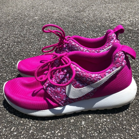 Nike Other - Nike Rosherun Fuchsia Glow Sneakers 677784-500
